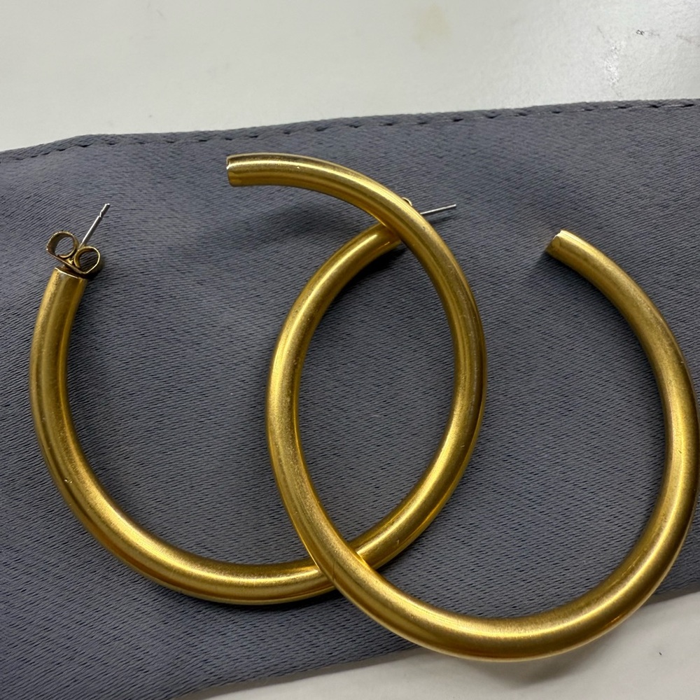 Elegant Gold Hoop Earrings
